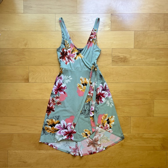 Express ~ Tropical Sage Green Wrap Dress ~ Size XS - Picture 4 of 9